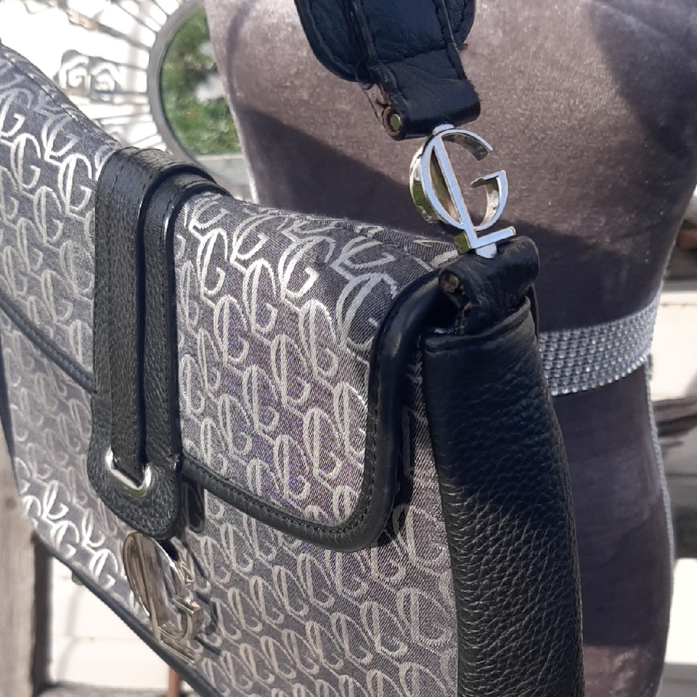 PARIS🇫🇷Guy Laroche Black with Silver LOGO and LEATHER Hand Bag SZ MEDIUM - Picture 4 of 15
